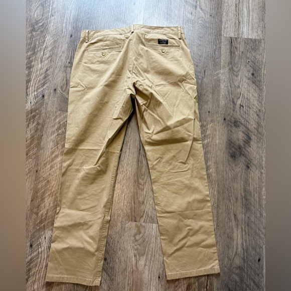 Banana Republic Light Khaki Chinos with Straight Leg Design - Picture 4 of 5